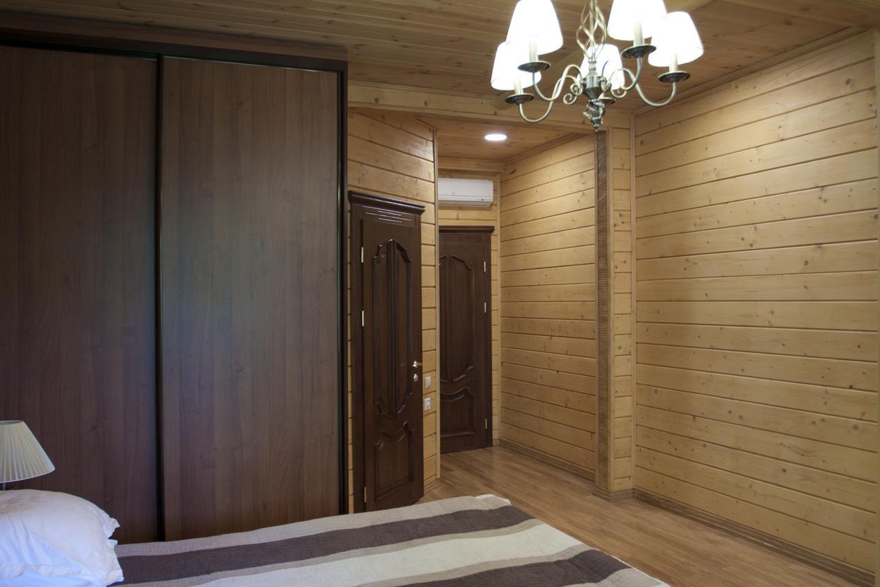 Комплекс Відпочинку Goldfіsh Сlub Guest House Babintsy Rom bilde