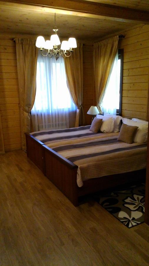 Комплекс Відпочинку Goldfіsh Сlub Guest House Babintsy Rom bilde