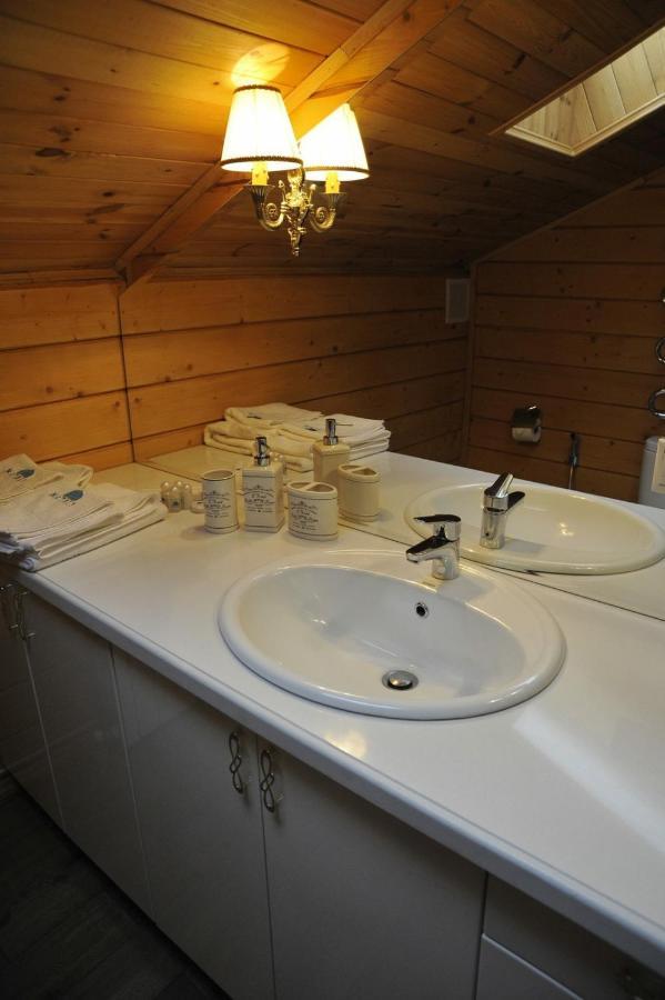Комплекс Відпочинку Goldfіsh Сlub Guest House Babintsy Eksteriør bilde